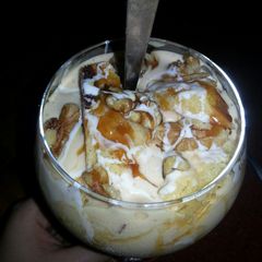 A picture of No me olvides (ice cream with cake).