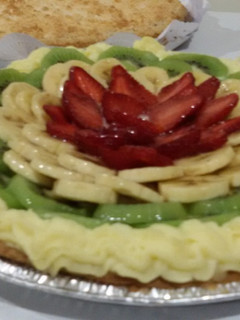 Una foto de Tarta de crema pastelera y frutas