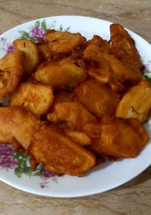 A picture of Boiled potato sa pakoray 🥔🥔.