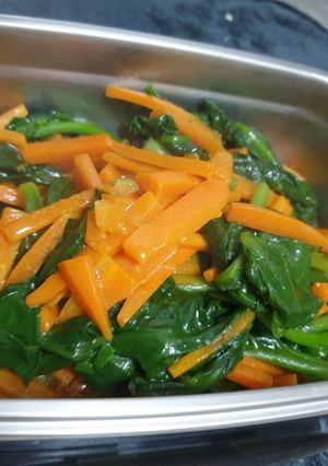 🌱春天烹飪趣🌸🥕紅蘿蔔炒落葵🥬 的食譜成品照片