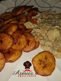 Plantain with scramble egg ainihin hoton girkin