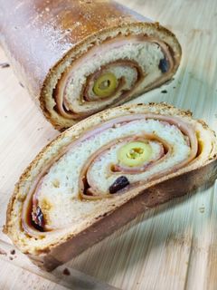 Una foto de Pan de jamón venezolano