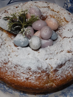 Una foto de Bizcocho de avellanas y chocolate blanco