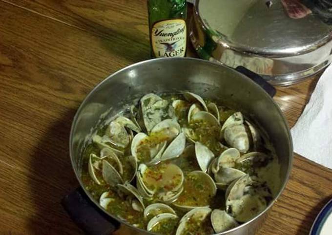 Recipe of Wolfgang Puck Drunken Clams