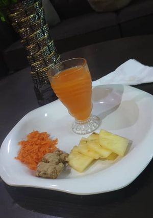 A picture of Carrot and pineapple juice.