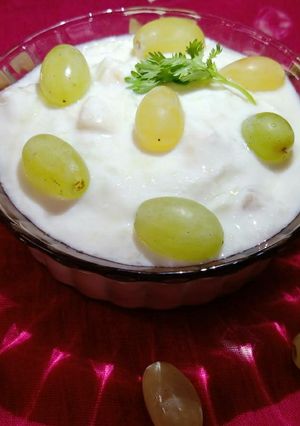 કાકડી, કેળા નું રાયતું (Raita recipe in gujrati) રેસીપી મુખ્ય ફોટો