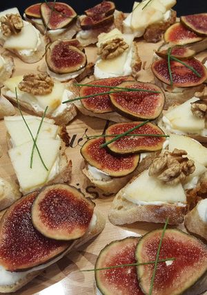 Une photo de Crostinis à la crème de feta figues et pommes