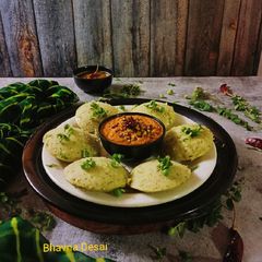 A picture of સોજી મટર ઈડલી વીથ ટોમેટો ચટણી.(Suji Matar Idli Tomato Chutney).