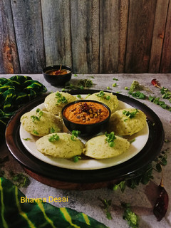 A picture of સોજી મટર ઈડલી વીથ ટોમેટો ચટણી.(Suji Matar Idli Tomato Chutney).