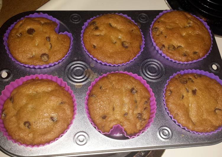 Oreo Stuffed Chocolate Chip Cookie Cups