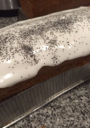 Una foto de Budín con semillas de amapolas