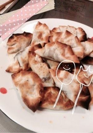 A picture of Delicious Chocolate Pies Wrapped in Dumpling Wrappers.