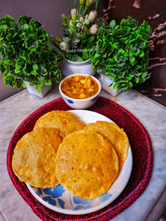 उड़द दाल मसाला पूरी रेसिपी मुख्य फोटो