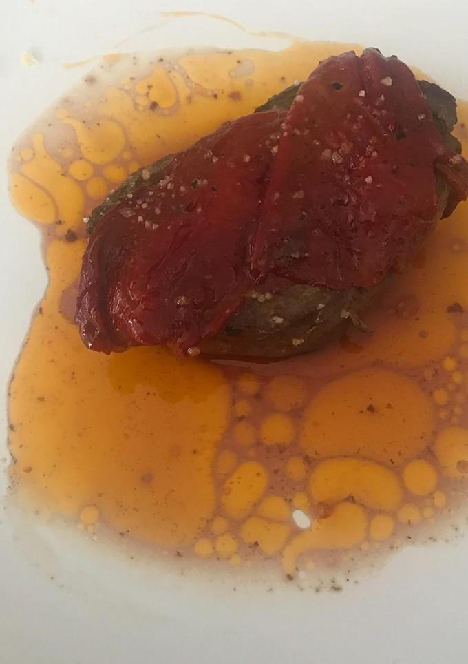 Una foto de Solomillo de ternera con pimientos del piquillo de lodosa (navarra)