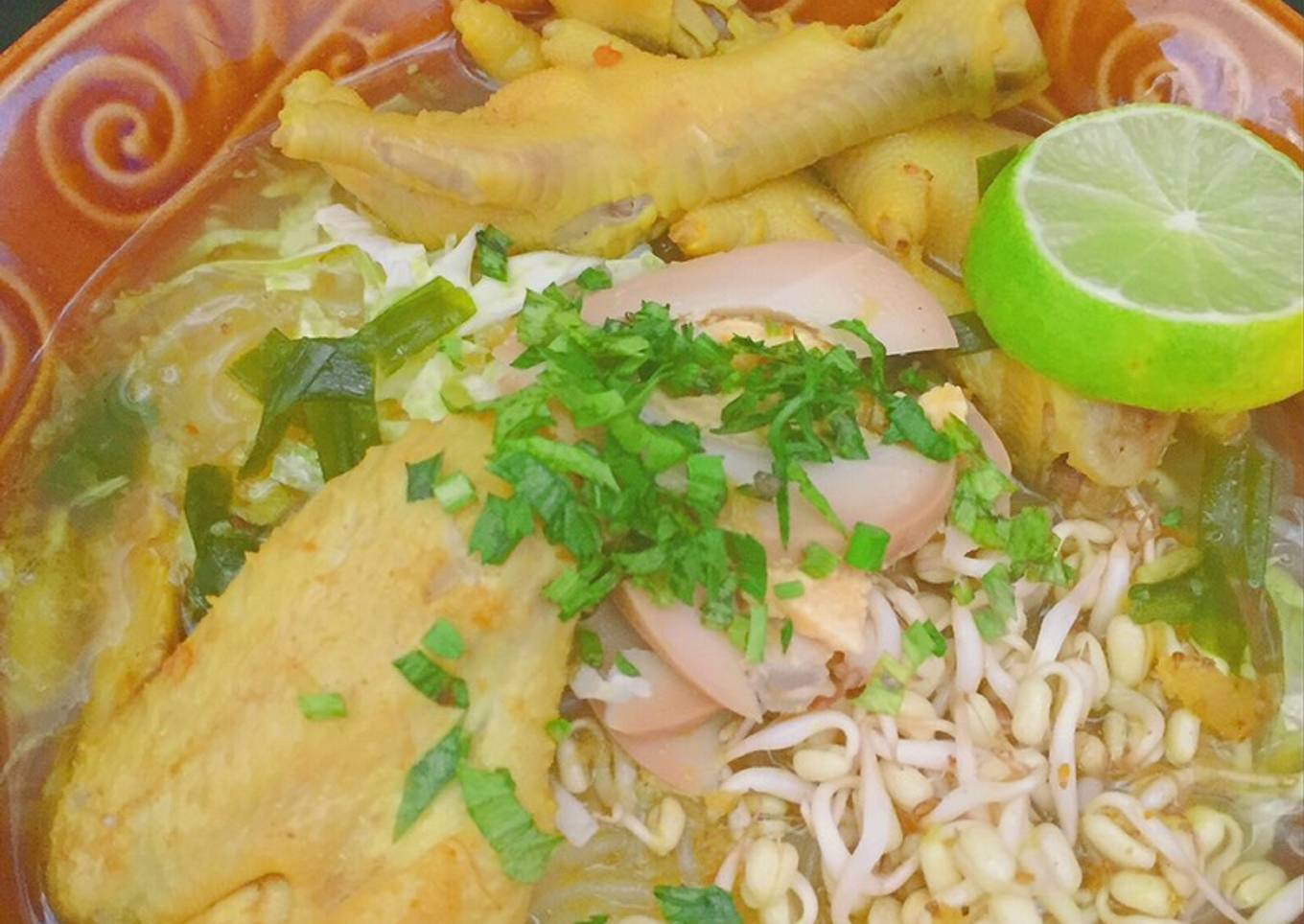 Sop Ceker dan Sayap Ayam (Bumbu Kuning)