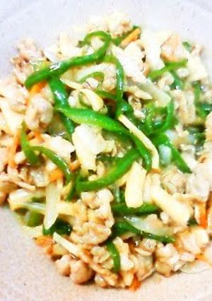 A picture of A Regular Item in My Home - Stir-fried Green Pepper and Steak.