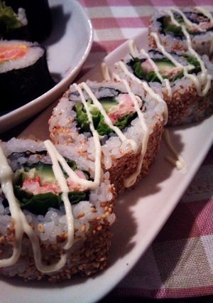 A picture of Easy and Fancy California Rolls.