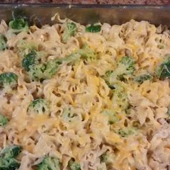 A picture of Tuna casserole, with broccoli.