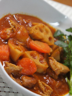 A picture of Tomato and Curry Stew with Chicken and Lotus Root.