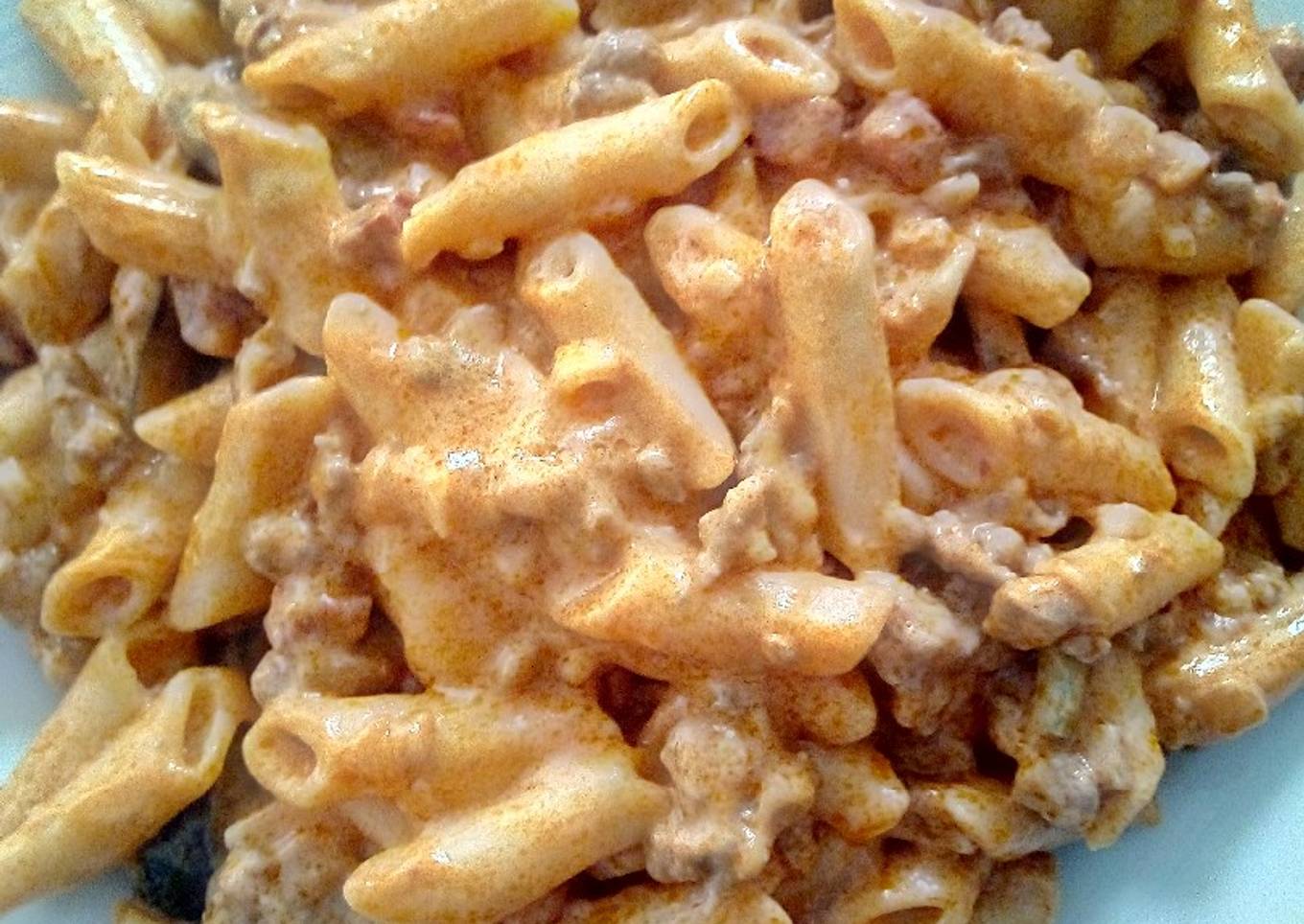 Macarrones tomate y nata