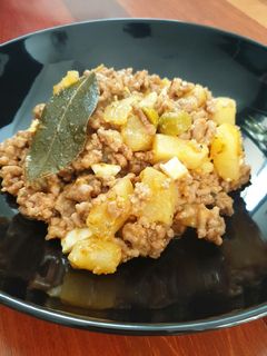 Una foto de Picadillo de carne con patatas