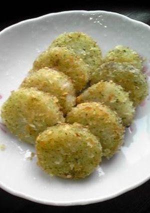 A picture of Fried Crispy Yam with Ao-Nori Seaweed.