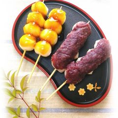 A picture of Mitarashi Dango For Cherry Blossom Viewing Parties.