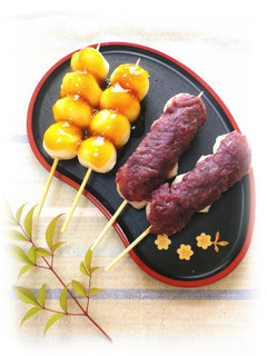 A picture of Mitarashi Dango For Cherry Blossom Viewing Parties.