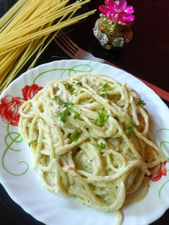 A picture of Speghetti in cauliflower sauce.