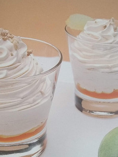Una foto de Espuma de naranja y lima