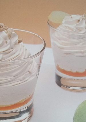 Una foto de Espuma de naranja y lima