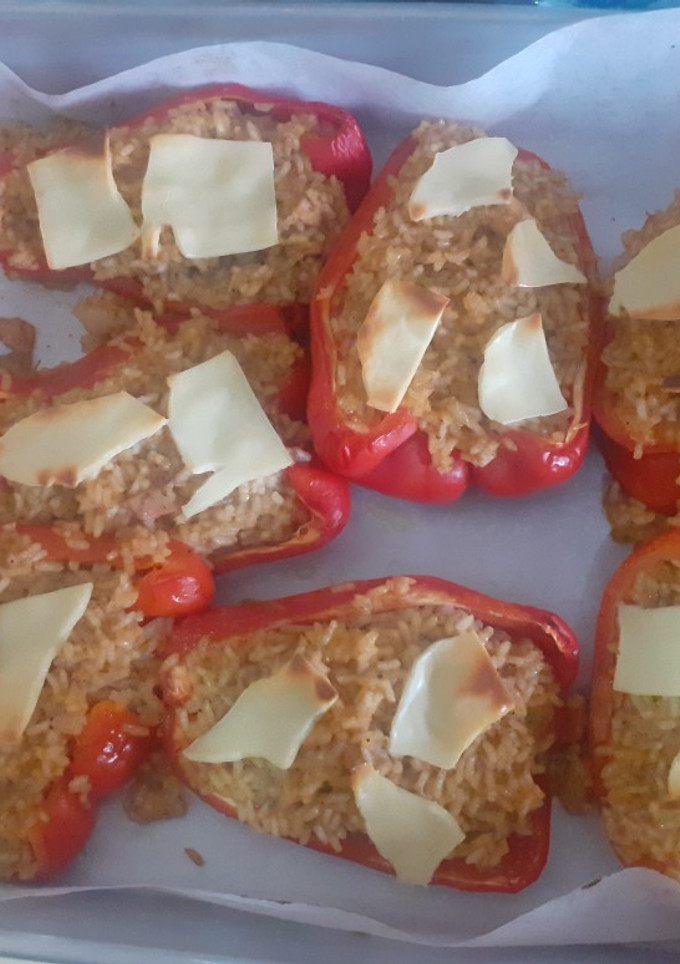 Una foto de Pimientos rellenos de arroz😋