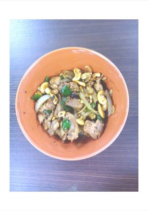 A picture of Chicken with Cashew Nuts.