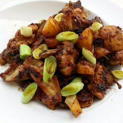 A picture of Fried Chicken With Potato And Leek In Ginger Sauce.