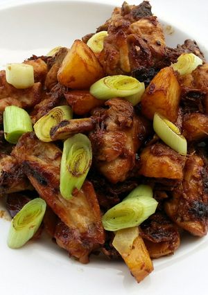 A picture of Fried Chicken With Potato And Leek In Ginger Sauce.