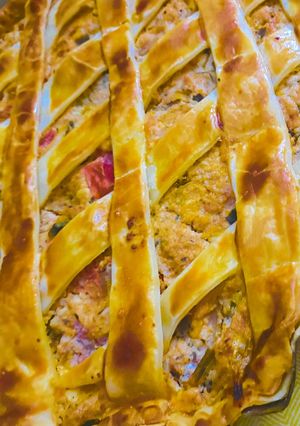 Una foto de PASTA FROLA DE TOMATITOS CHERRY Y RICOTTA 🍅🧅🍅🍛🍽️🍻