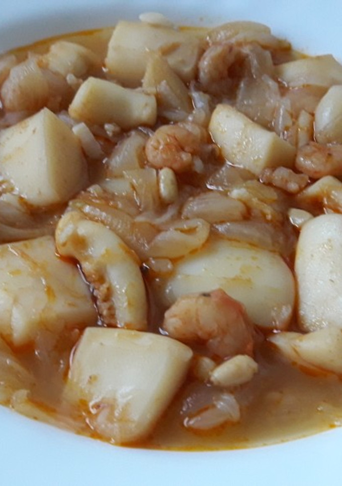 Una foto de Sepia encebollada con gambitas