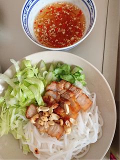 Hình của món Bún thịt ram nước dừa.