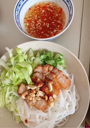 Hình của món Bún thịt ram nước dừa.