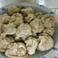 A picture of *Momo*.