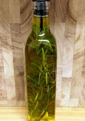 A picture of Rosemary Garlic Oil.