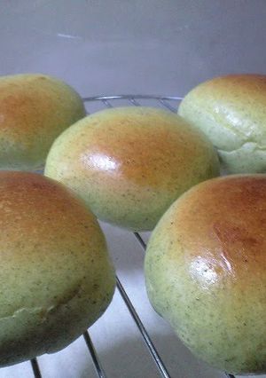 A picture of Mugwort Anpan in a Bread Maker.