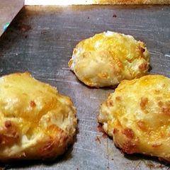 A picture of Red Lobster Cheddar Biscuits.