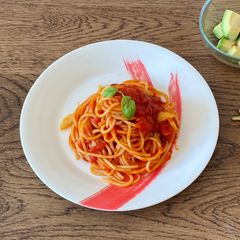 A picture of One plate quick lunch idea💡Tomato garlic pasta 🍅🧄🌿.
