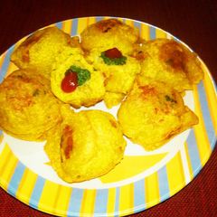 A picture of Veg pulav vada.