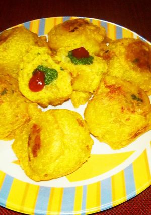 A picture of Veg pulav vada.