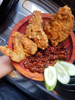 Foto resep Ayam Goreng Tepung ft. Sambal Terasi