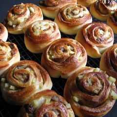 A picture of Apple Cinnamon Rolls.