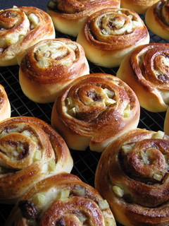 A picture of Apple Cinnamon Rolls.