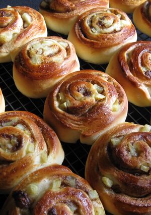 A picture of Apple Cinnamon Rolls.